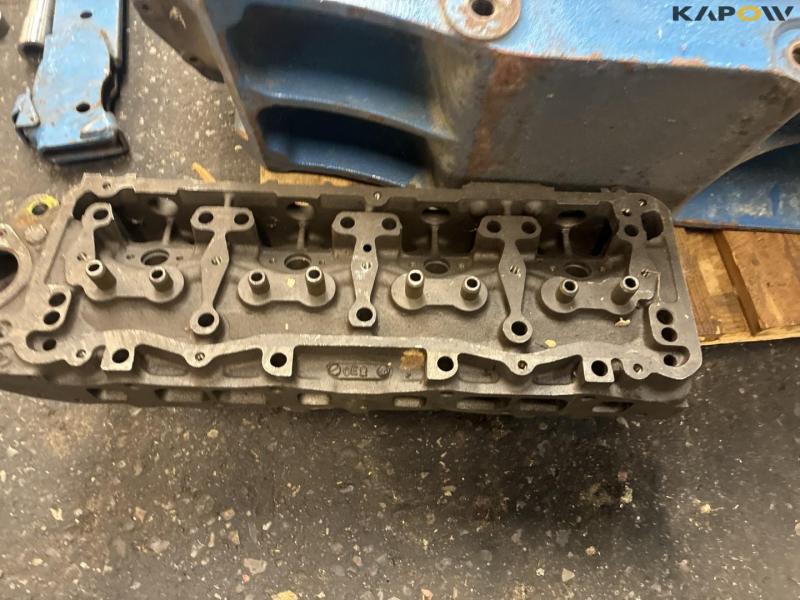 Ford oil pan and crankcase 25