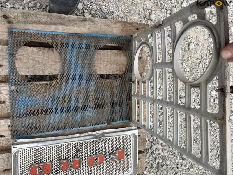 Ford front grill 8