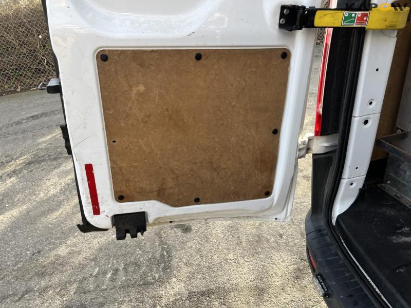 Ford Transit Custom 2.2 TDCI van 26