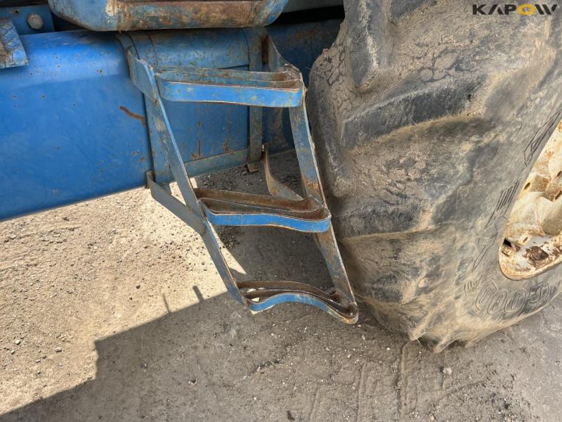 Ford TW15 tractor 11