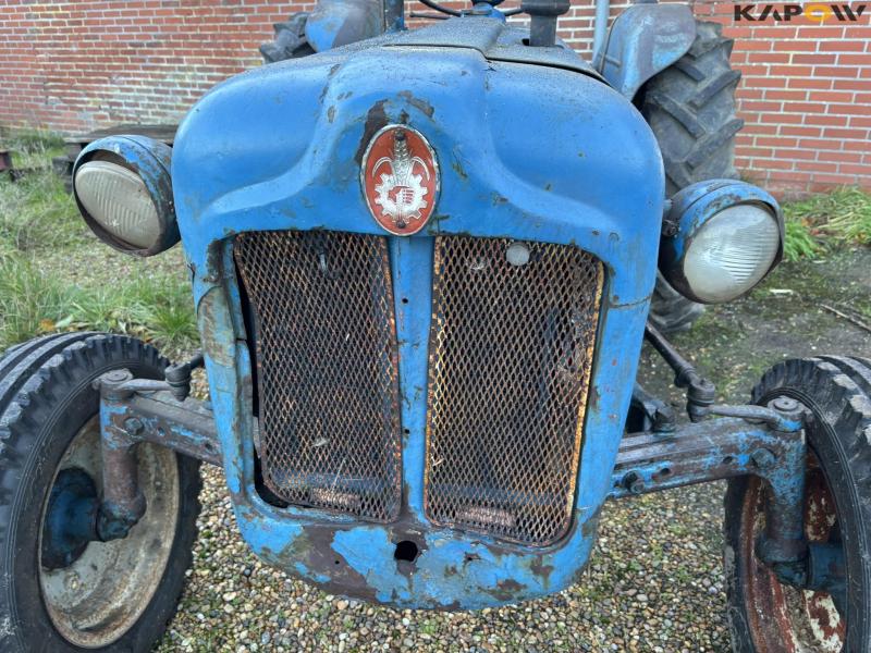 Fordson Dexta diesel tractor 9