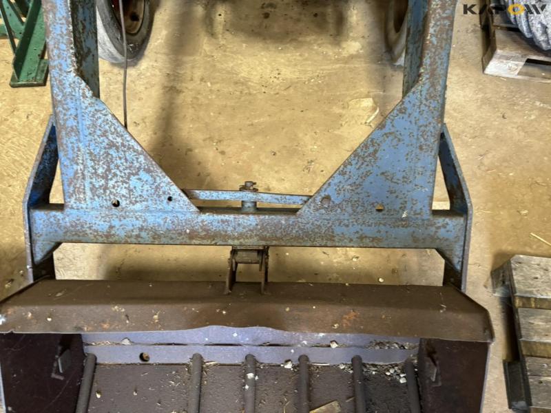 Fordson Dexta with front loader 9