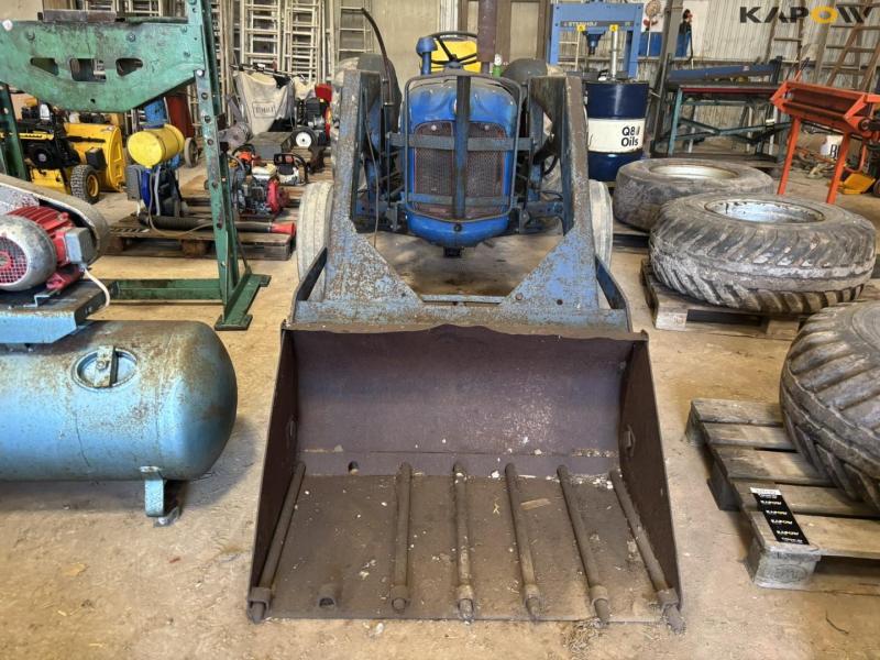 Fordson Dexta with front loader 2