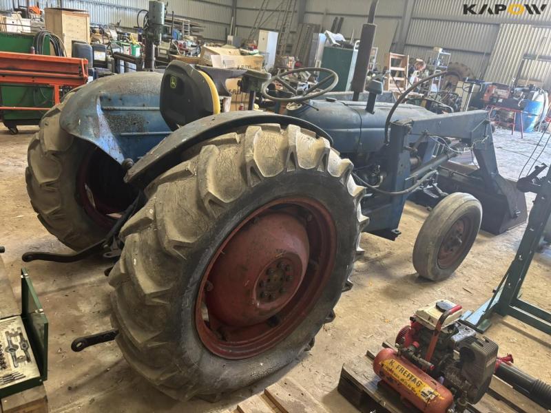 Fordson Dexta with front loader 4