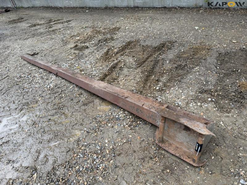 Extension arm with Hydrema hitch 1