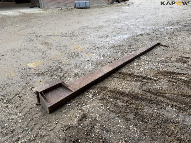 Extension arm with Hydrema hitch 7