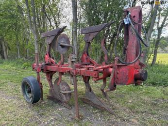 Fraugde 2 furrow reversible plough