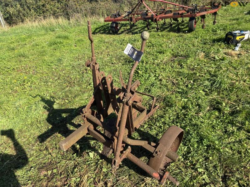 Frauged a furrowed plow 1