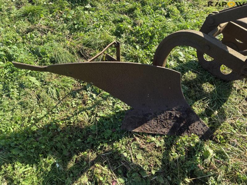 Frauged a furrowed plow 12