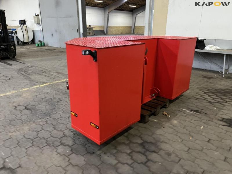 Front box with built-in vice 7