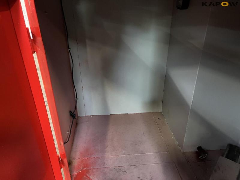 Front box with built-in vice 11