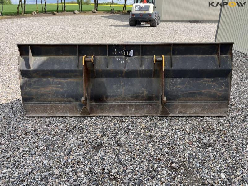 Front shovel with Terex hitch 6