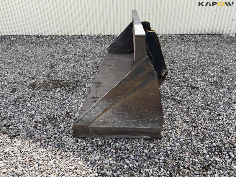 Front shovel with Terex hitch 8