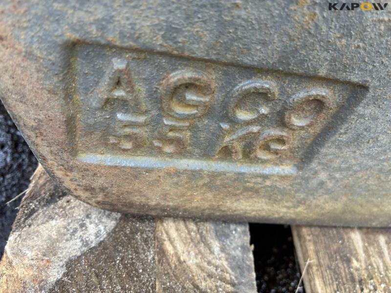 Front weight on frame 8