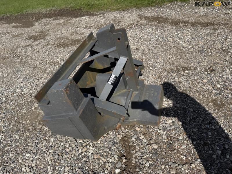 Front weight 8