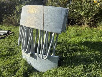Galvanized feed fence