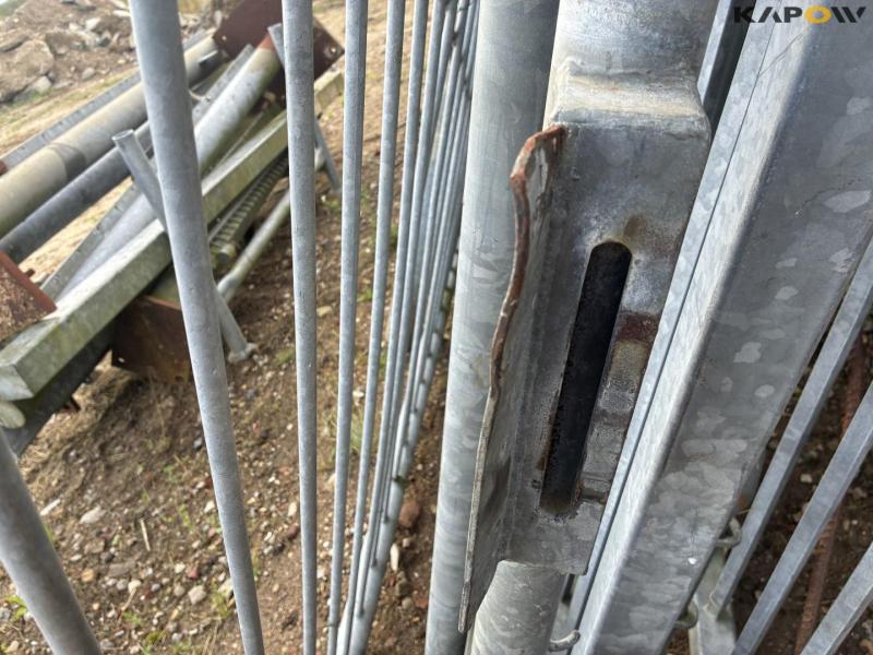 Galvanized gates with feet 11