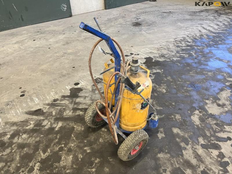 Gas bottle with burner 1