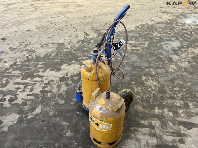 Gas bottle with burner 5