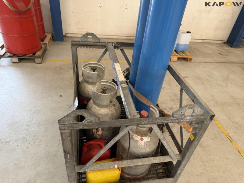 Gas cylinder arch with contents 25