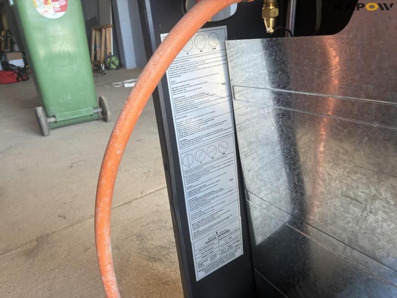 Gas oven + fan heater 9