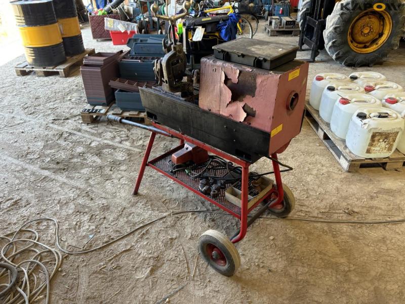 Thread cutting machine 3