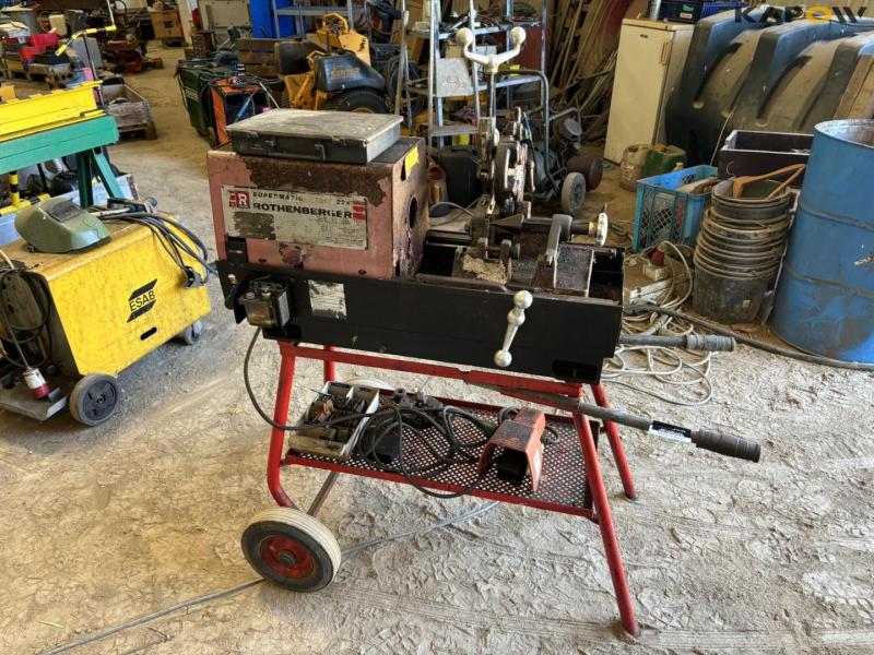 Thread cutting machine 7