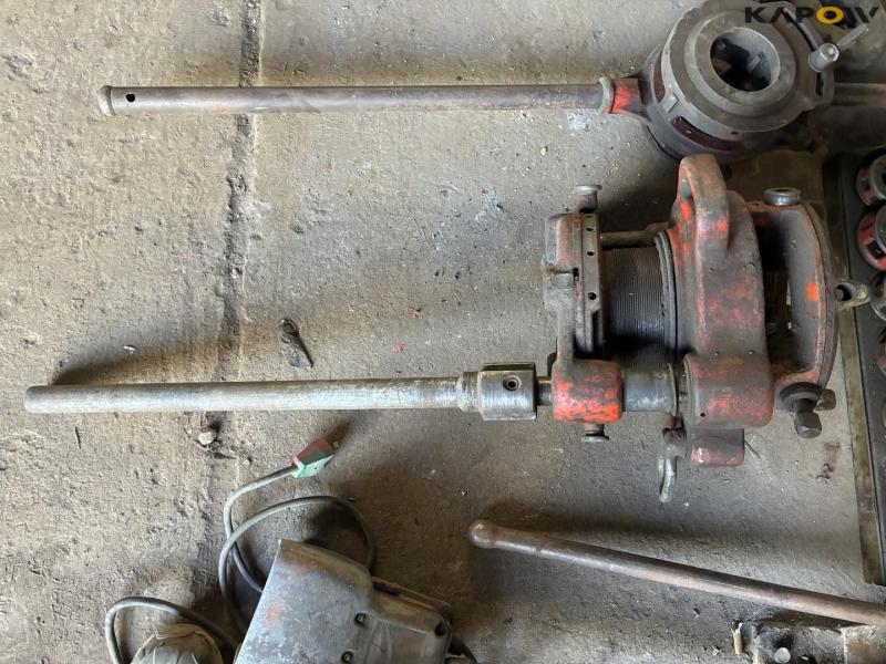 Thread cutting equipment 8