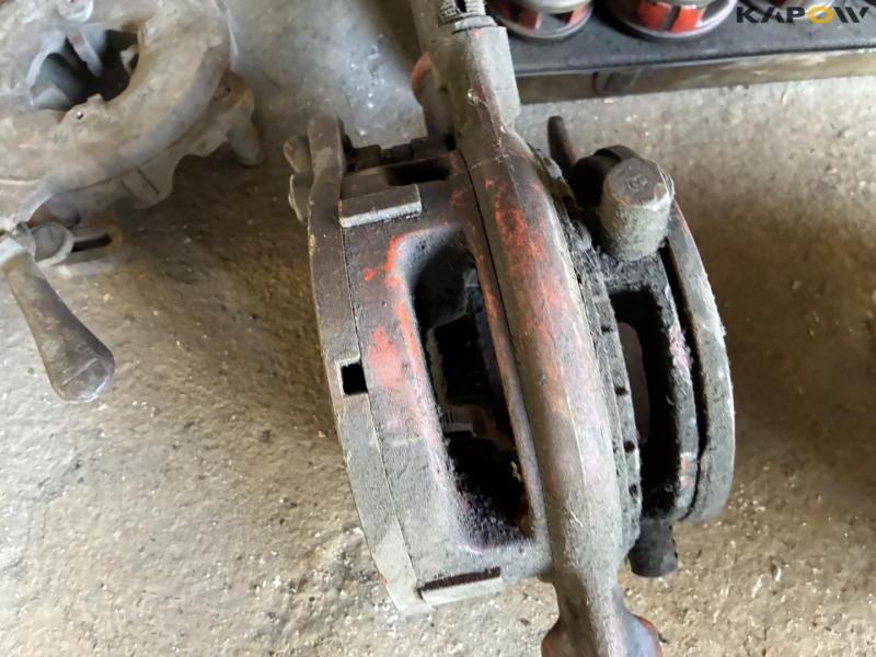 Thread cutting equipment 18