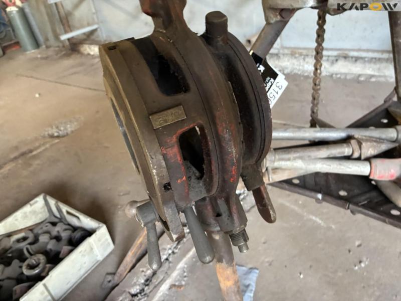 Thread cutting equipment 19