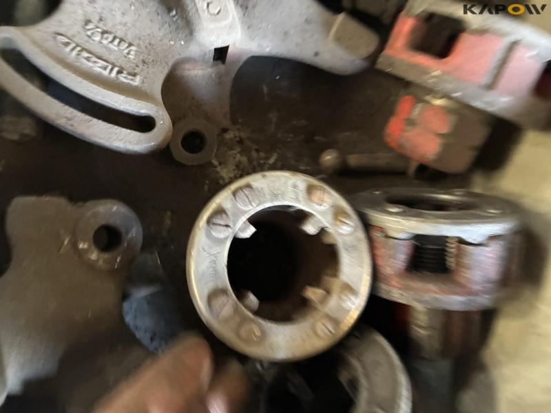 Thread cutting equipment 35