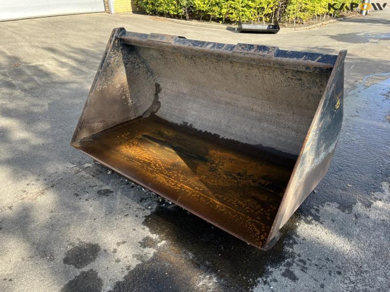 Giant front shovel 1