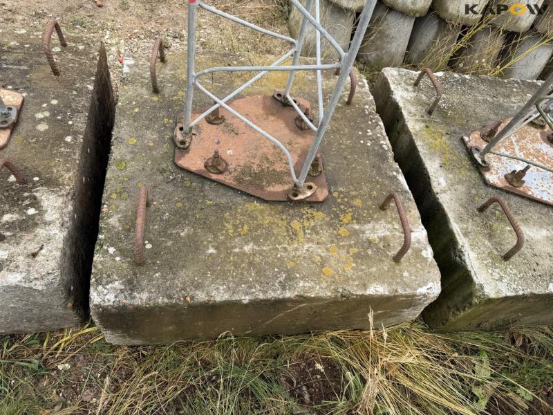 Lattice mast + concrete base 9