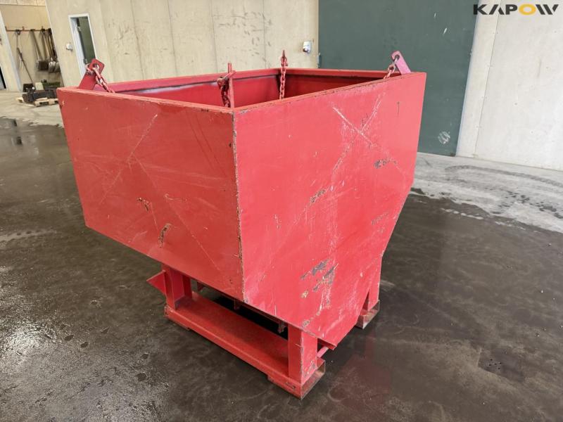 Fertilizer loading box 7