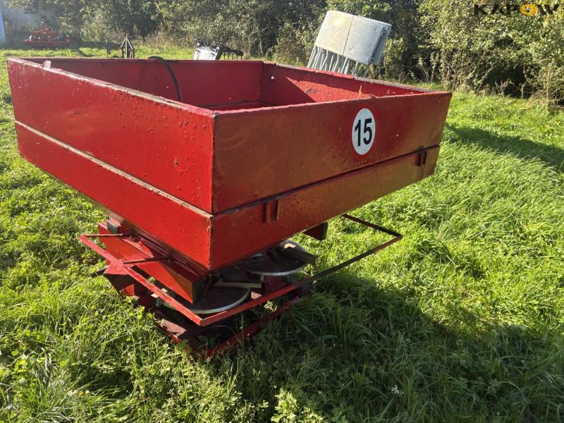 Fertilizer spreader 7