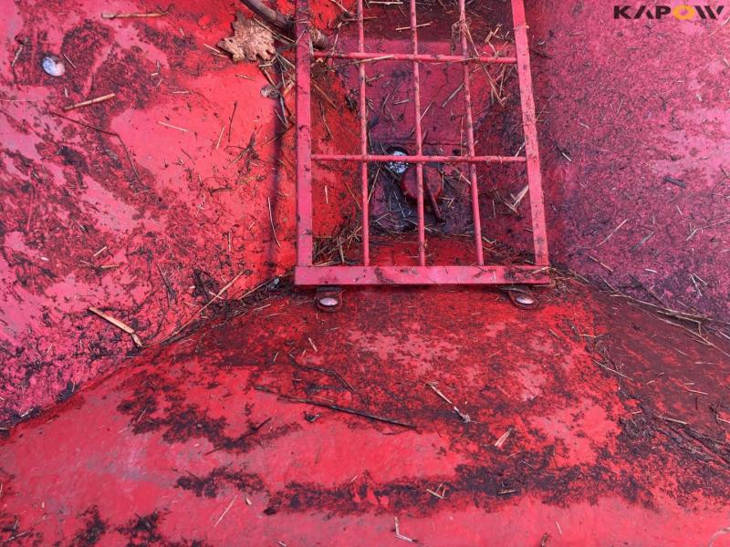 Fertilizer spreader 10