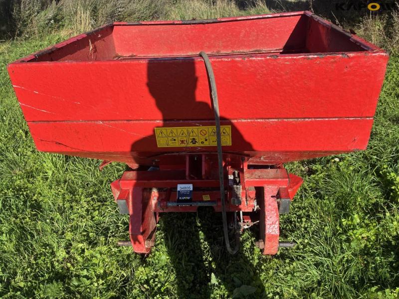 Fertilizer spreader 15