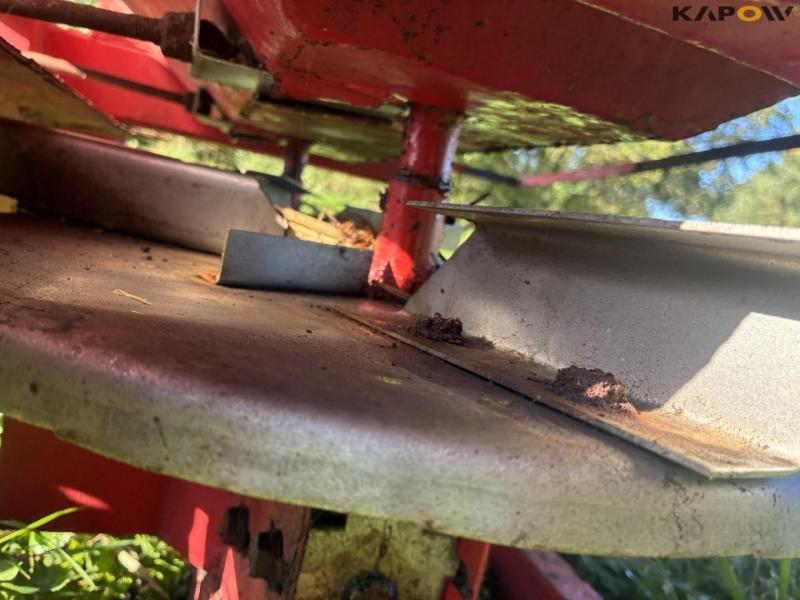 Fertilizer spreader 26