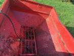 Fertilizer spreader 9