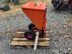 Fertilizer spreader for Christmas trees 4