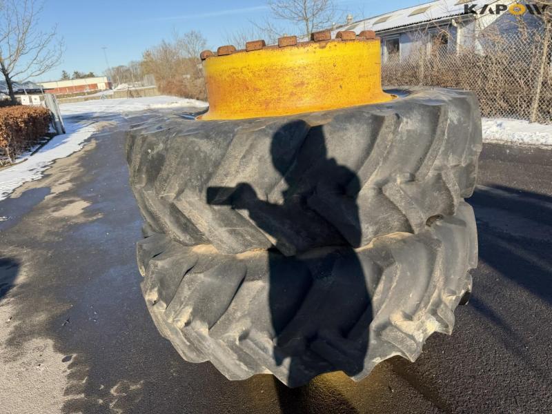 Good Year 20.8-R42 twin wheels 3