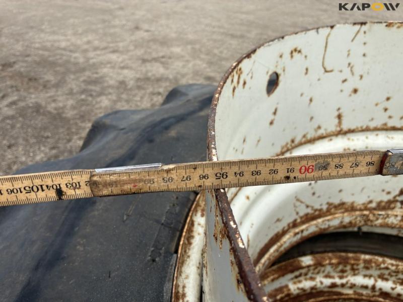 Goodyear 18.4-R38 twin wheels with locks 3