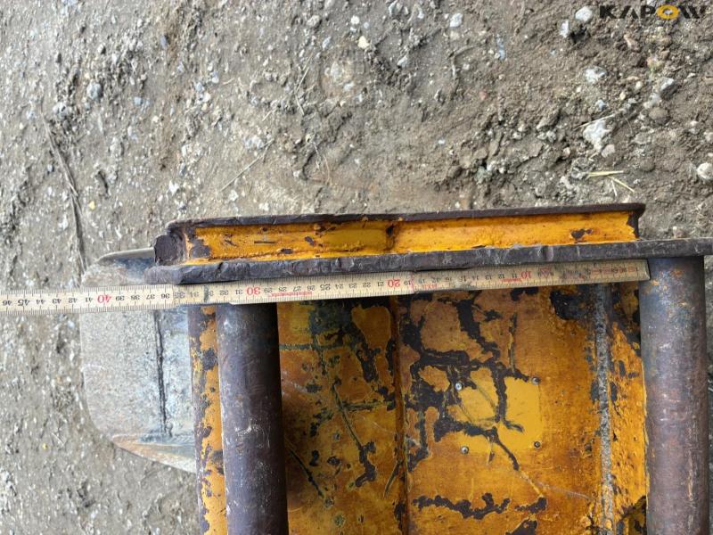Excavator bucket with Hydrema hitch 13
