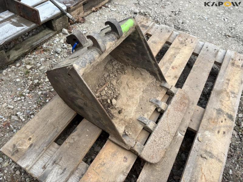 Excavator bucket with mini excavator hitch 3