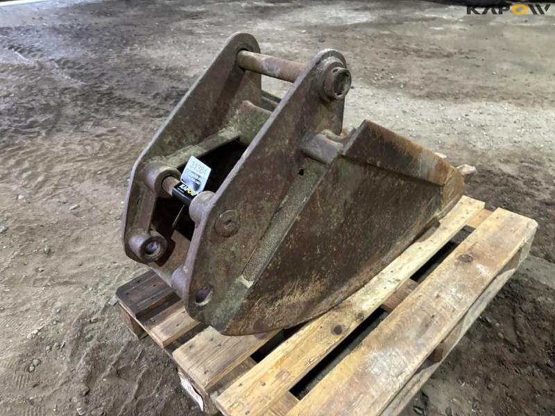 Excavator bucket with teeth 7