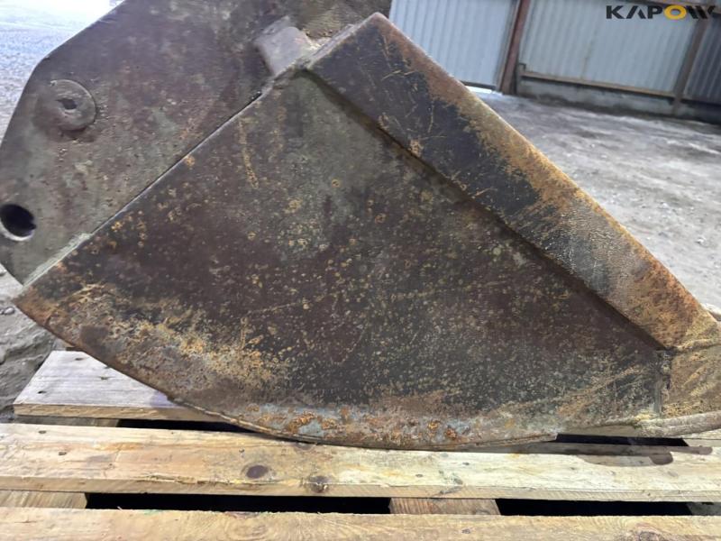 Excavator bucket with teeth 13