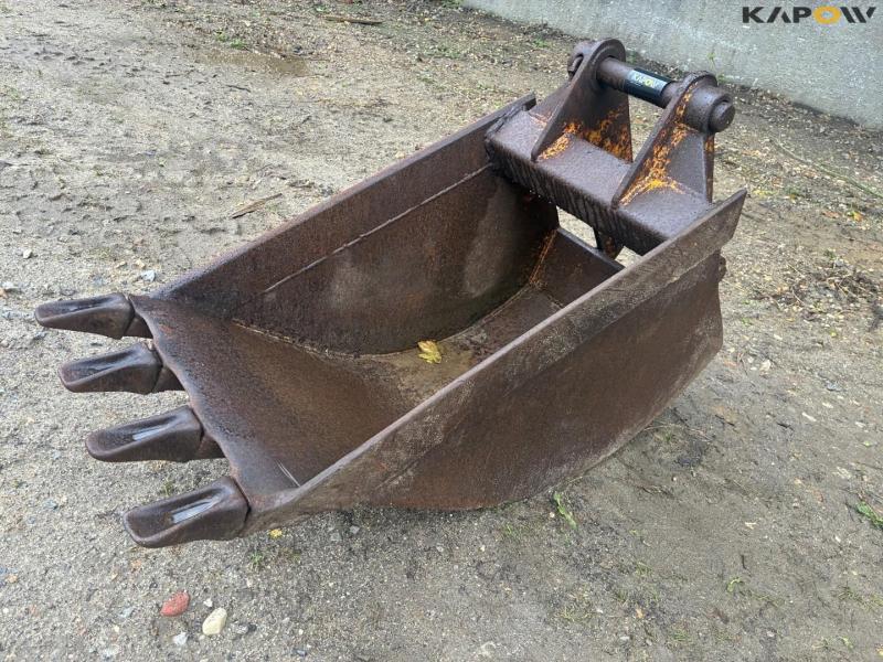 Excavator bucket with teeth 1