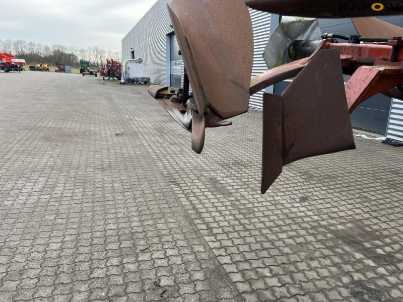 Gregoire-Besson 8 furrow reversible plough 25