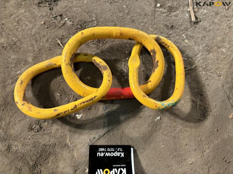 Grasping claws for concrete pipes or similar 9