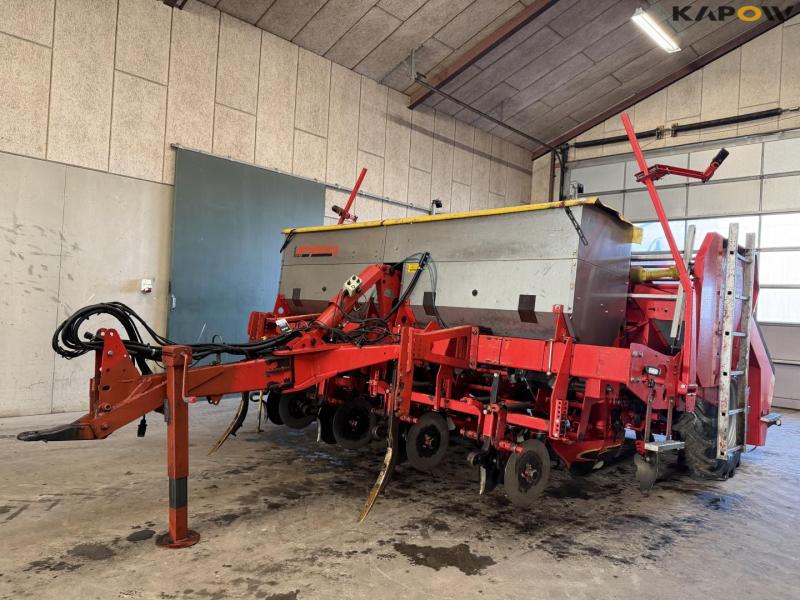 Grimme GL34 T potato planter 1